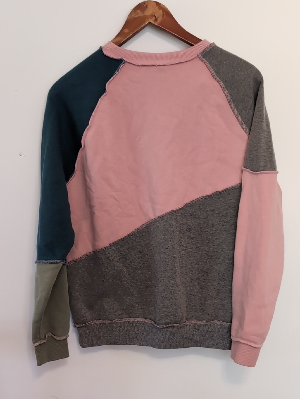 Wild Fable Pink Teal Gray Color Block Crew Neck Sweatshirt Size Extra Small - Picture 5 of 5